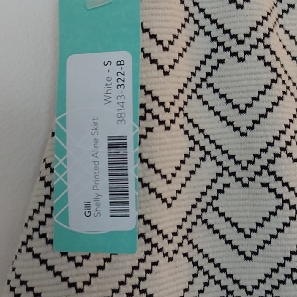 NWT Gilli Shelly Printed A Line Skirt Black and White Size‎ Small - Picture 3 of 6